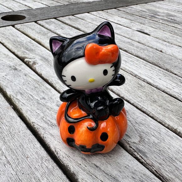 Blue Sky Hello Kitty & Friends Halloween Skull & Pumpkin Salt & Pepper Set 2024 - Picture 3 of 12